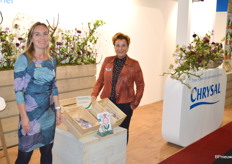 Addinda Blokker en Ingrid Beentjes van Chrysal, dat een biologisch afbreekbaar sachet heeft ontwikkeld en inmiddels in de markt heeft gezet. Het zakje kan gewoon in de groenbak.