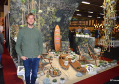 Dick Noort van Winco Holland BV, een kweker die zich toelegt op de succulenten (en zich daar, gezien de grote populariteit van de planten in de huidige markt, mee in zijn handjes zal knijpen).