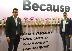 Marius Mans en Arjan v/d Bogerd van geberakwekerij Mans Flowers.
