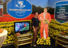 Corina van Duin van M.M. Duin Traditional Tulips. Leuk is dat ze hier nog gebruik maken van enkele verrijdbare kassen, blokjes kas van 500m2 die over een rail heen en weer verschoven kunnen worden.