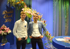 Ido Mulckhuijse en Jaco Evers van Double Check Lily. Op de beurs lanceerde de leliekwker een nieuwe witte en vooral geurloze lelie: Tourega.
