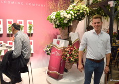 Roeland Winkel van de personal sales afdeling van FloraHolland, die o.a. lisianthuskweker SenZaro assisteert met de verkoop.