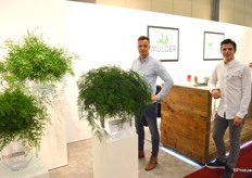 Stef van der Goes en Stef Weerdenburg van Mulder Asparagus, dat jaarrond een breed spectrum asparagus varieteiten beschikbaar heeft.