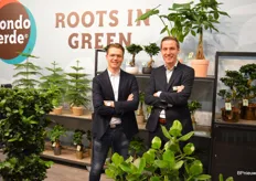 Jeffrey Haan en Frans Bakker van Mondo Verde, dat naast de ficus ginseng inmiddels een stiekem best welk groot assortiment tropische planten aan het aanleggen is.