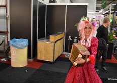 Een vrolijke verschijning die zorgde voor nog wat extra sfeer in de paden