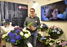 Andreas Pellens of Pellens Hortensien presenting their hydrangeas in their new 100% recyclable and 100% post consumer recycled material (from Pöppelmann).