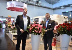 Göran Basjes and Wilhelm-Alexander Kordes presenting Con Amore, a relatively new red rose. Growers of this variety notice that this one works well with a lower light intensity.