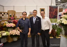 Juan Rodriguez of Hacienda Santa Fe, Miguea SanSur of Nevado Roses, both growers who sell their flowers to the platform, together with Esteban Munoz of Fresh-o-Fair.