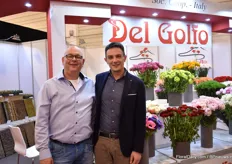 Johan Krijnen and Vittorio Santarpio of Del Golfo. The carnation is the main crop of this Italian grower, but at the exhibition their new green ranunculus attracts a lot of attention. The name of this variety: Real Clony Jean.