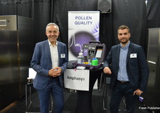 Jörg Schrickel and Lluc Pallares with Amphasys. The company offers a solution to check on the viability of pollen using electrolysis, a solution it now also provides in a portable kit.