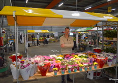 Nick van der Spek van Gebr Nederpel heeft zoals altijd kleurrijke handel op de planken.
