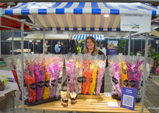 Daisy Fontijn van Hazeu Orchids. De kweker verkoop de phalaenopsis onder het eigen merk Caleidos, een naam die vooral bekendheid geniet in de daghandel en waarop men zich recentelijk meer heeft toegelegd.