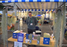Thomas Berkhout, een kwekerij die zich volledig heeft toegelegd op de tillandsia, ook wel airplants of op z'n Hollands gewoon luchtplanten.