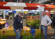 Marja Oudhuis en Bert Middelkoop van Zuurbier, dat tegenwoordig ook in patiorozen doet.