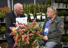 Jens Hohnholz van BCM druk in gesprek Frank Beem van Intermarkt Thielen.