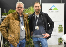 Henk Weijs van RFH op bezoek bij Jan Schlangen van Saterplant.