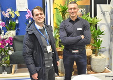 Bastiaan van Leeuwen van RFH op bezoek bij Jeroen van der Wel van Piet Vijverberg.