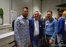 Marco van Uffelen, Martien Middelhuis en Arjan Dukker, drie van de chrysantenkwekers van Zentoo.