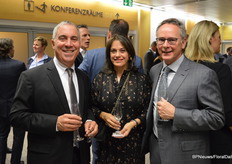 Mike Rimland en zijn vrouw Sandra van Costa Farms, samen met Roger Bottomley van FCI