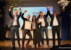 En waar het uiteindelijk allemaal om draaide: Gediflor werd gekroond tot International Grower of the Year. En Steven Schilfgaarde, CEO Royal FloraHolland en hoofdsponsor van het evenement, overhandigde de prijs.