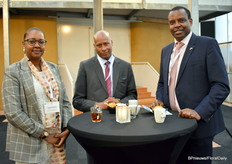 Een delegatie vanuit de ambasades: Hayat Hassan en Lawrence Lenayapa van de Keniaanse Ambassade en Jean Pierre Karebaranga van de ambassade van Rwanda.