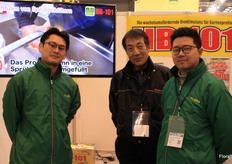Riku Ikeda, Toshio Korishi en Takuya Nagahashi (Flora Co. Ltd.)  Japan.