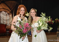 Prachtige bloemen en bruiden! En hun jurken zijn nog steeds wit! Dankzij de pollenvrije Liber Lilies.