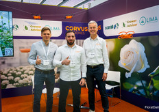 Mykhailo Yushchuk, GrowerAdviser, Murat Sharabati en Frans-Peter Dechering, Corvus Drones. Het bedrijf kondigde onlangs de samenwerking aan met drie bedrijven die expert zijn in het voorspellen van de opbrengst van rozen: GrowerAdviser, Lima Labs en Scarab Solutions.