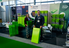 Diana Hernandez en Lirenzo Ruisi, Van Vliet - Newwen, beurs voor verpakkingsoplossingen die steeds opnieuw kunnen worden gebruikt en stapelbaar zijn.