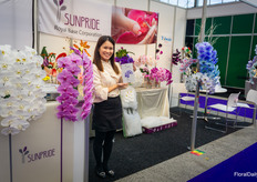 Sabina Chu, Royal Base Corporation, presenteert de Sunpride orchideeën