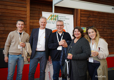 Peter Schrama van United Selections met de familie Korenwinder, groothandel in verse snijbloemen