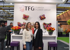 Lagun Bagdatlioglu en Bilgesu Candir Cavdar van de Turkish Flower Group