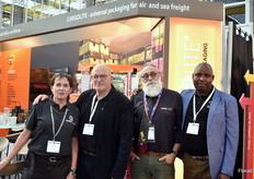 Dorit Kowarski, John Kowarski, Amon Zamir en Martin Kabaka van Afrex