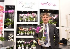 Jan Klusmann of Klusmann Blumenvertrieb GmbH holding the Cocktail orchid.
