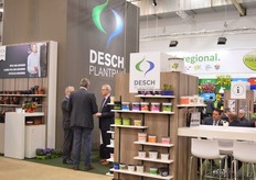 Kees Waque of Desch Plantpak talking with visitors.