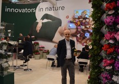 Hay Lamers of Schoneveld Breeding, with on the right the cyclamen Super Series