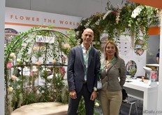 Of course with OZ Export, one of the major specialised cut flower exporters of the Netherlands. In this photo Onno Piet and Nina Nosova.