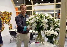One of the popular novelties in the FloraHolland pavillion is the lilium Monica Roselily’s, on the photo presented by Jaap Moerman of Moerman Lilies. The dubble flower of this variety is part of the reason the variety is popular, just as the fact that is has no stamper so allergies are no problem.
