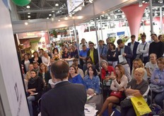 Very popular for the Russian visitors were the readings. Since your editor doesn’t speak Russian, we have no clue what it was about – but clearly a popular subject.