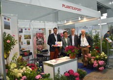 Bonjour! Il y a quatre firmas horticole qui travaille ensemble comme Plantexport pour realiser les exports a la France. In the photo Alain Sauve (chrysantemum), Lionel Chauvin (hydrangea), Eric Renault and Jean Loup Pohu.
