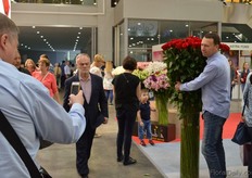 Long stem roses are still catching the eye of many visitors.