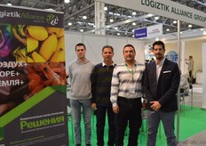 The team of Logiztik ALlience, one of the largest cargo agencies in Ecuador. According to them, they market is recovering and especially the demand for flowers used for holidays.