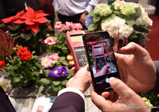 The Combi 500 of Step Systems is able to meet 5 parameters; PH, EC, Activity, Soil Moister, and Soil Temperature. Now, there is also an app so that the results can be evaluated. First one takes a picture of the Combi 500 that is showing the results -->