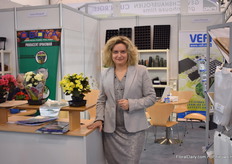 Lidia Roezner of Oboya presenting all kind of different trays and sleeves.