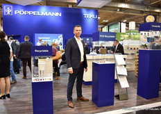 Ronald Vreugdenhil of Pöppelmann Teku presenting the 4-level classification of their pots. In the picture; Recyclable, PCR Recyclable and Circular 360. The other in the list is black, which is increasingly less being asked for.