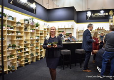 Olga Lundager of LUNDAGER. Several years ago, this Danish started adding value to their pots by creating and developing ideas for ceramic pots. Now, besides being a grower, they also have become more and more a supplier of their own designed ceramics. Garden centers for example now buy both, the plants and separately the ceramics. Retail mostly buy the combination plant-ceramics, explains Lundager.