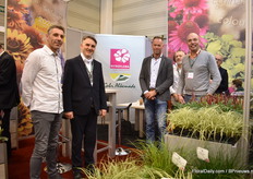 On 27 January 2020, the Polish company Vitroflora Grupa Producentów purchased 100% of the shares of Gebroeders Th. en W. Alkemade, B.V, a Dutch perennial young plants producer. At the show, they exhibited together for the first time. In the picture: Marco Vermeer of Alkemade, Tomasz Michalik of Vitroflora, Marco van Noort of ALkemade, Marcel Zimmer and Onno Zonneveld of Vitroflora.