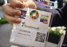 The colors of the 17 Sustainable Development Goals of the United Nations on the badge of Peter Larsen - Ledet of Floradania. At their booth, they refer to these Goals and how the Danish growers are achieving these goals.