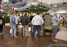 Per Christensen of Gartneriet Tingdal talking with visitors.