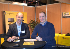 Joris Bogaerts van Bogaerts Greenhouse Logistics met bezoekers